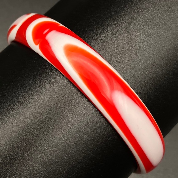 Jewelry - Vintage Lucite Bangle Red White Swirl Marbled 1960s Jewelry Size 8